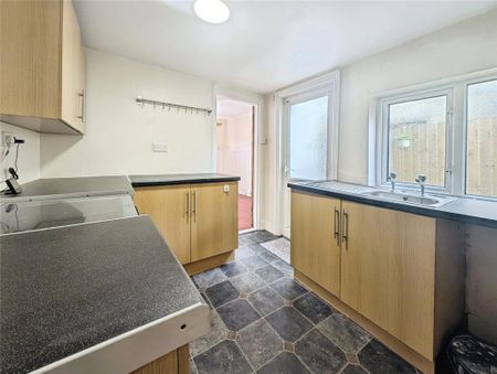 2 bedroom terraced house to rent - Photo 4