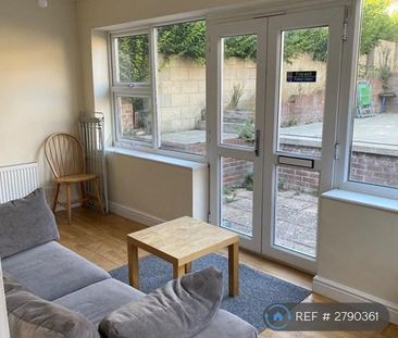 1 bedroom in a house share to rent - Photo 3