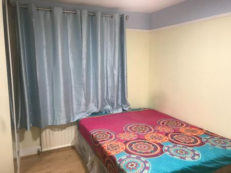 3 bedroom semi-detached house to rent - Photo 4