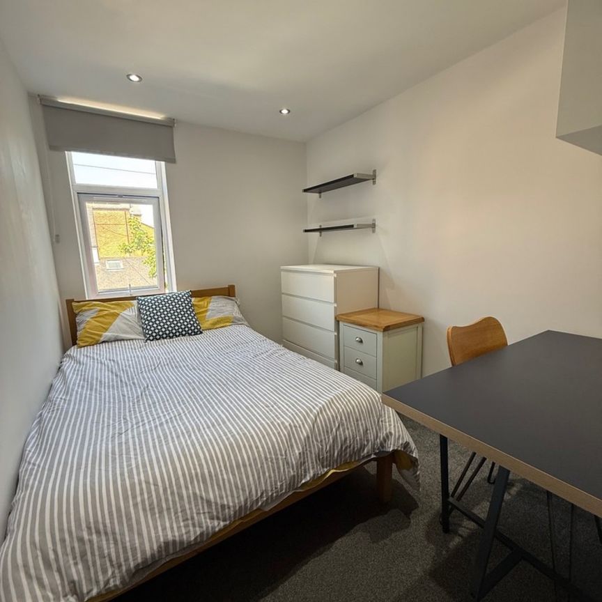 4 bed Apartment for Rent - Photo 1