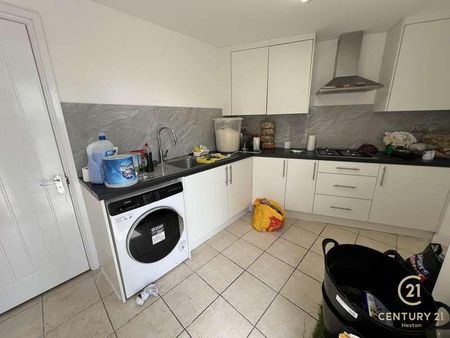 Burns Avenue, Hounslow, TW5 - Photo 2