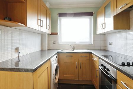 Close to Langley Village, Large 1 Bed -... - Photo 3