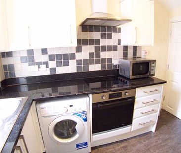 1 bedroom in a flat share to rent - Photo 5