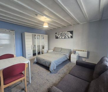 Studio to rent - Photo 5