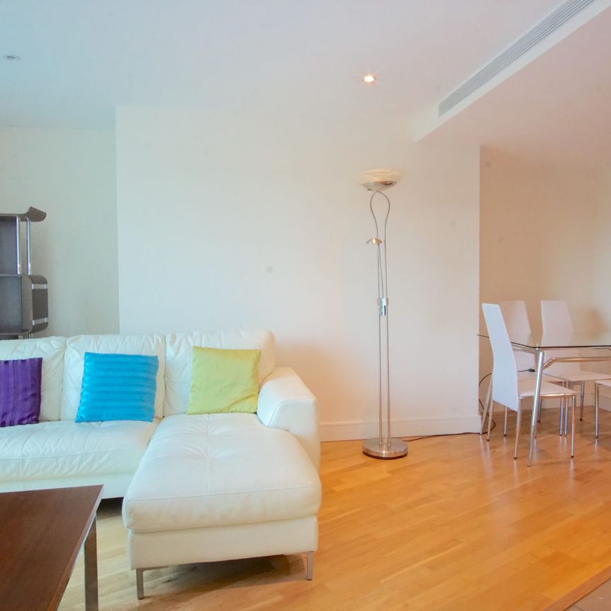 Anchor House, 21 St George Wharf, London SW8 - Photo 1