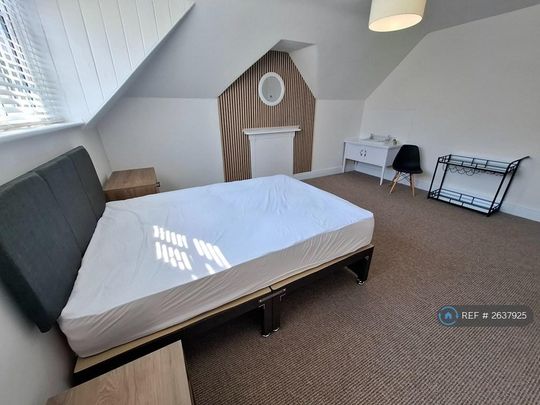 1 bedroom in a flat share to rent - Photo 1