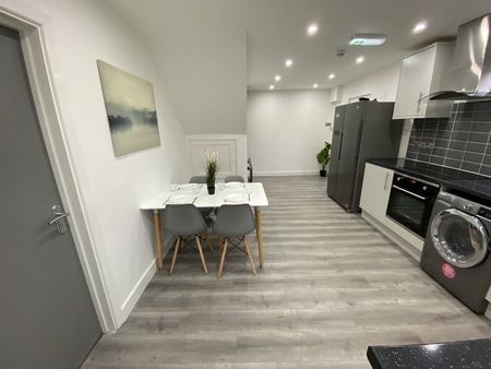 Room in a Shared House, Robin Hood Road, CV3 - Photo 4