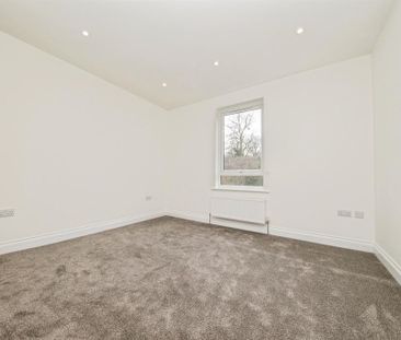 4 bedroom detached house to rent - Photo 5