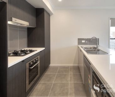 Beautifully Unfurnished House in the Heart of Coomera - Photo 2