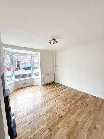 4 bedroom semi-detached house to rent - Photo 3