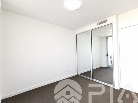 Modern 2 bedroom apartment, Riverside Living, Easy access to M4 motorway, Parramatta CBD, dining and entertainment, Prestigious high school. - Photo 2