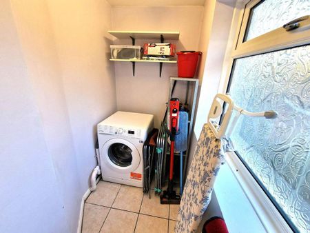 4 bedroom terraced house to rent - Photo 3