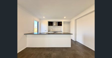 Brand New Family Living in a Thriving Armstrong Creek Pocket - Photo 5