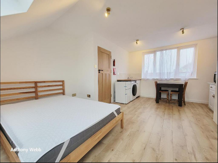 Studio to rent - Photo 5