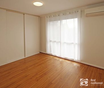 5 Fairbairn Road, Cranbourne - Photo 2