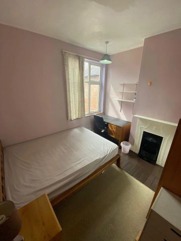 Welford Road (4 bed) - Photo 3