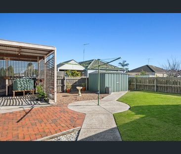 Spacious 4-Bedroom Family Home! - Photo 4