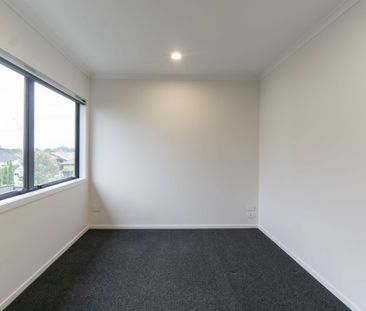 Beautiful Low-Maintenance Townhouse in Sought-After Flagstaff - Photo 4