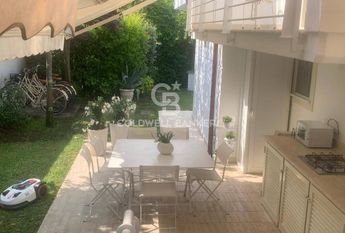 via michelangelo, 73, Forte dei Marmi, Tuscany 55042