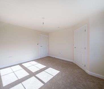 Ilex Drive, Fiddington Fields, Tewkesbury, Gloucestershire - Photo 4