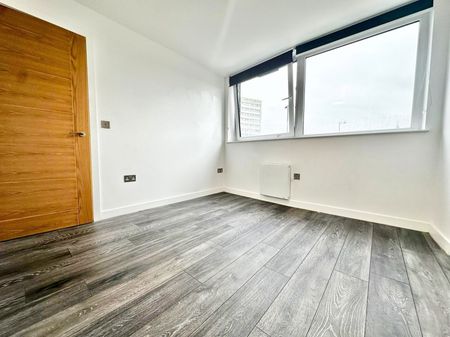 2 bedroom flat to rent - Photo 2