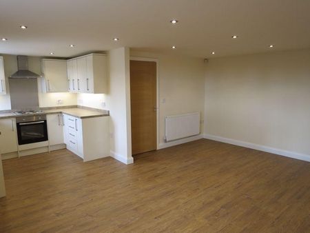 2 bedroom mews to rent - Photo 5