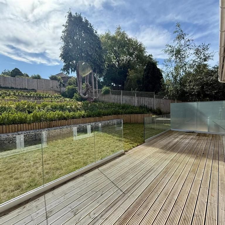 2 bedroom block of apartments to rent - Photo 1