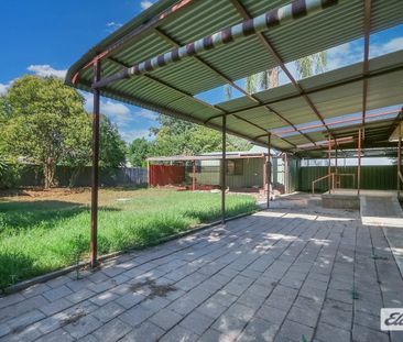 Terrific family living surrounded by greenery! - Photo 4