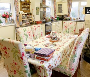 Spacious room in 4-bedroom houseshare in Clontarf, Dublin - Photo 1