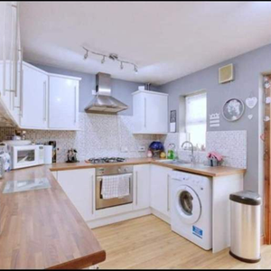 1 bedroom in a house share to rent - Photo 2