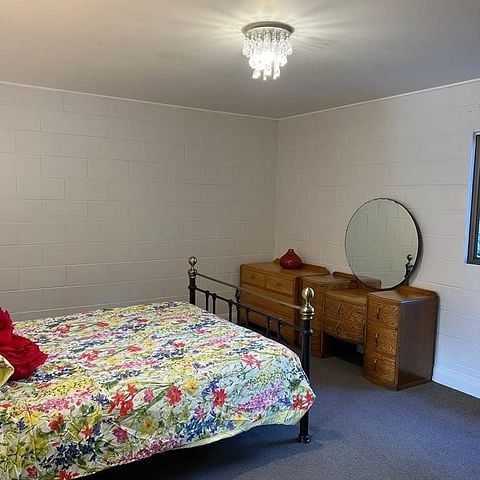 Spacious 1BR Flat in Havelock North ! - Photo 1