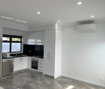 “Reverse Living Townhouse” - Photo 6