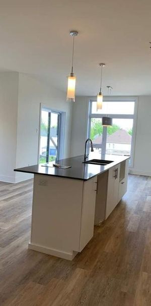 3 CH - 1 SDB - Rosemère - $2,140 /mo - Photo 1