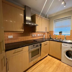 2 Bed Flat, Rosebury Court, SW16 - Photo 2
