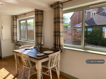 1 bedroom detached house to rent - Photo 3