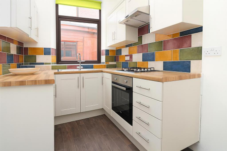 2 bedroom terraced house to rent - Photo 4