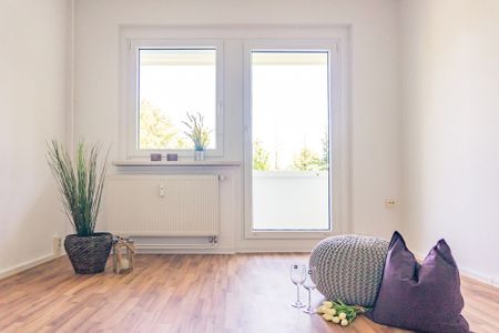 Schick und möbliert - 2-Raum-Erdgeschosswohnung mit Balkon - Foto 2