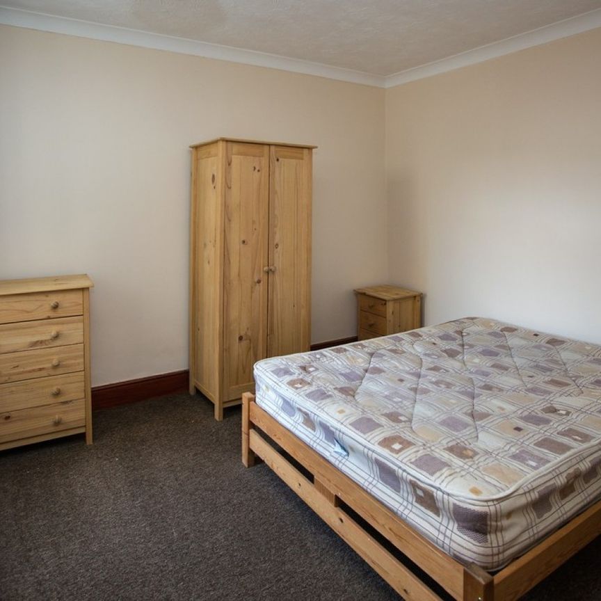 Student House on Stewart Road, Charminster - Photo 1