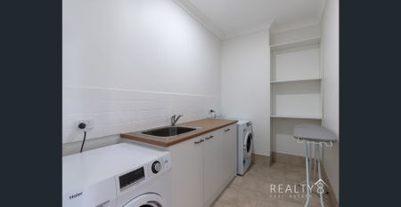 Large Modern Room with Ensuite - All Bills Included - Photo 5