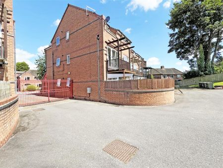 2 bedroom Flat to rent - Photo 3