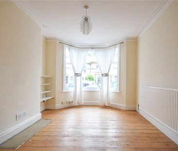 Well presented 3 bedroom Victorian house. Ideally located for Adden... - Photo 1