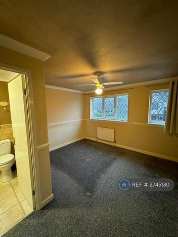 4 bedroom detached house to rent - Photo 4