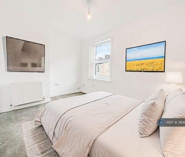 2 bedroom end of terrace house to rent - Photo 5