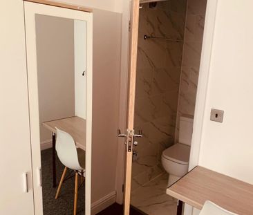 1 bedroom in a house share to rent - Photo 6