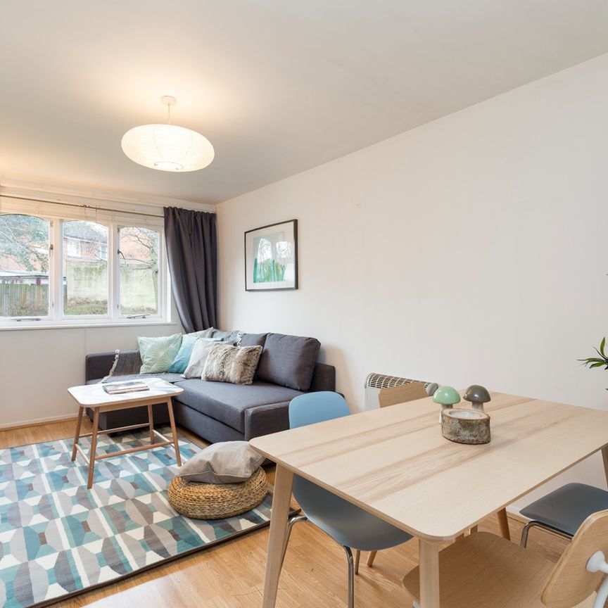 1 Bed Flat, Spa Court, SE16 - Photo 1