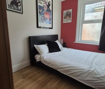 4 bedroom apartment to rent - Photo 4