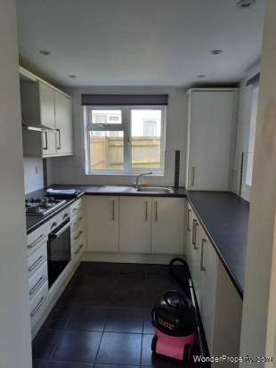 2 bedroom property to rent in Polegate - Photo 3