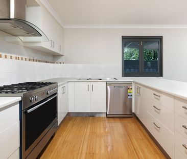 INNER CITY TOWNHOUSE - Photo 4