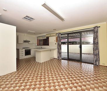 FAMILY HOME - GREAT LOCATION - Photo 4