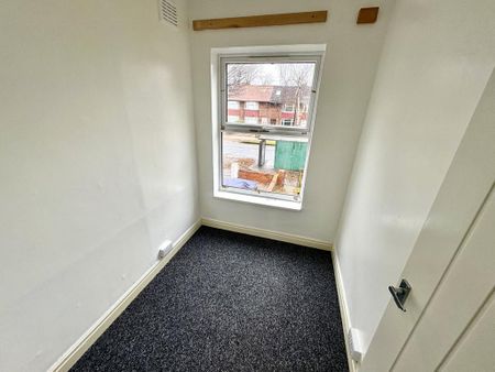 3 bedroom end of terrace house to rent - Photo 3